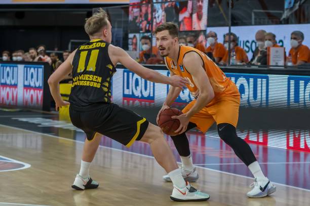 使得他们屡 使得他们屡